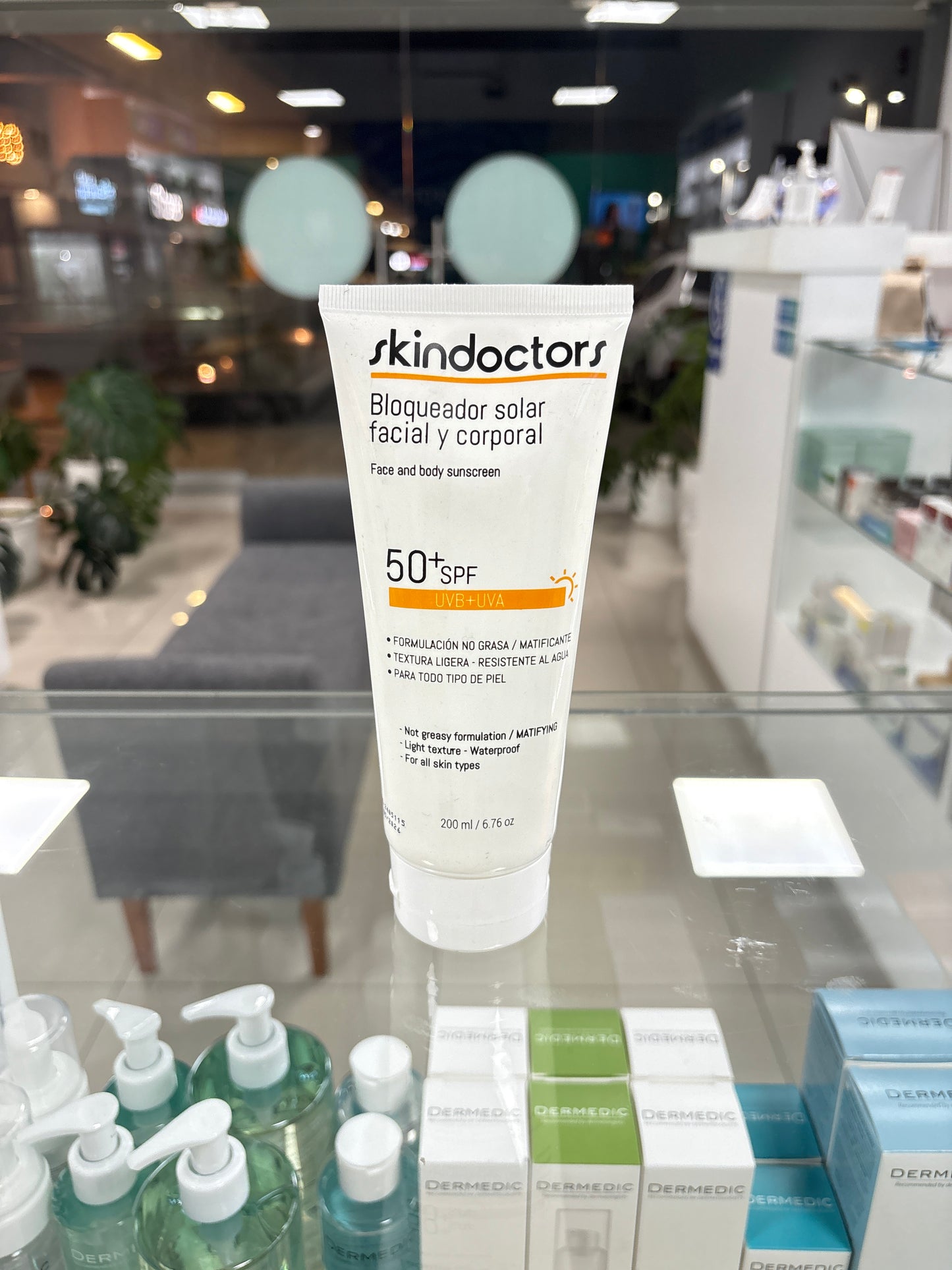 SKC PROTECTOR FACIAL Y CORPORAL 200ML